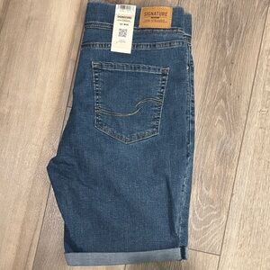 Signature by Levi Strauss Women's totally shaping Bermuda shorts